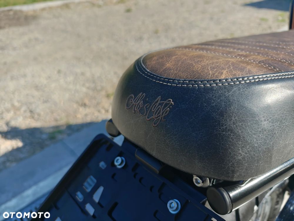 Triumph Bonneville - 5