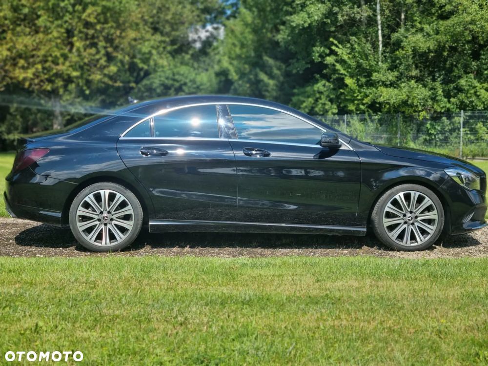 Mercedes-Benz CLA 250 7G-DCT Urban - 12