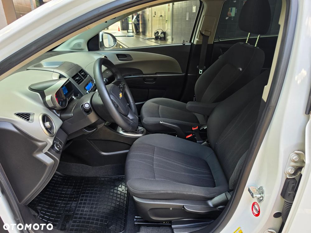 Chevrolet Aveo 1.2 LS - 21