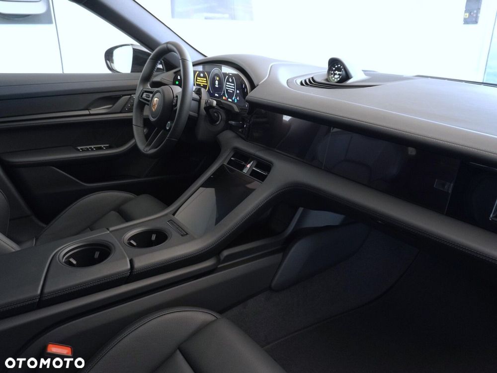 Porsche Taycan 105kWh 4 - 33