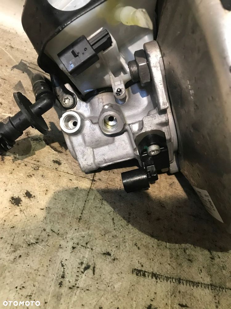 POMPA SERWO HAMULCOWE AUDI A4 A5 8W0612103K - 2