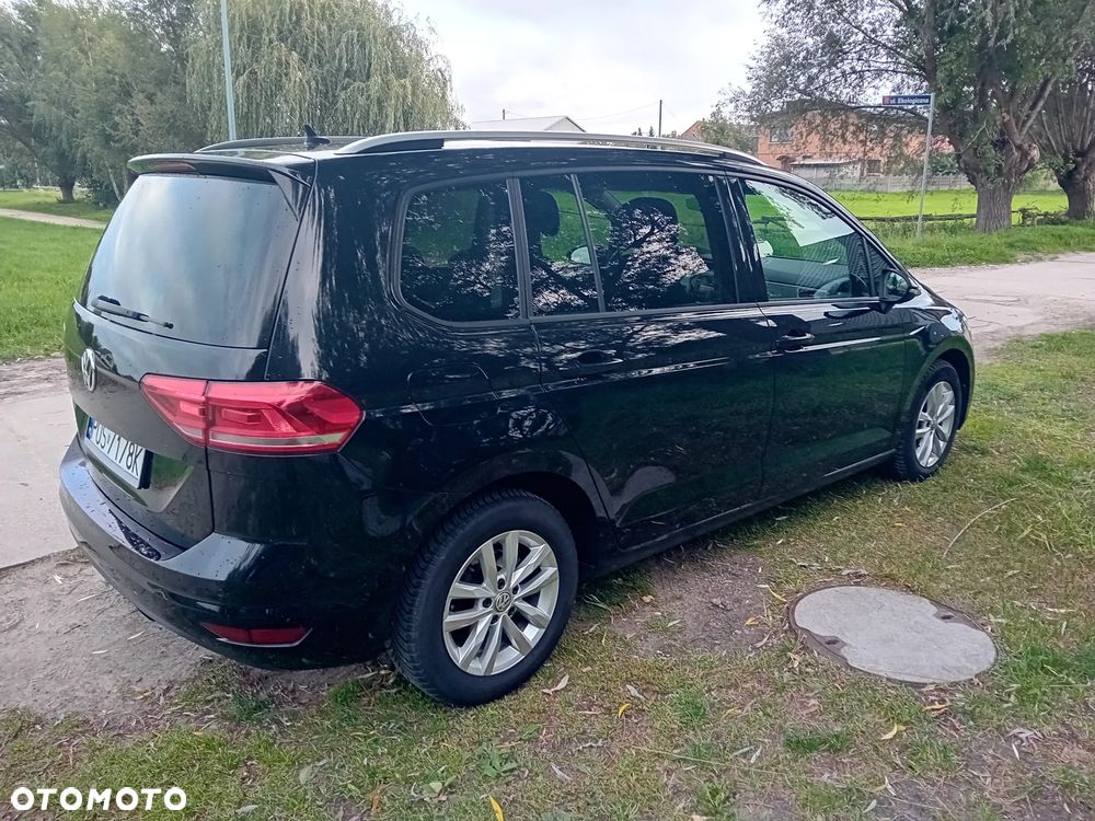 Volkswagen Touran - 10