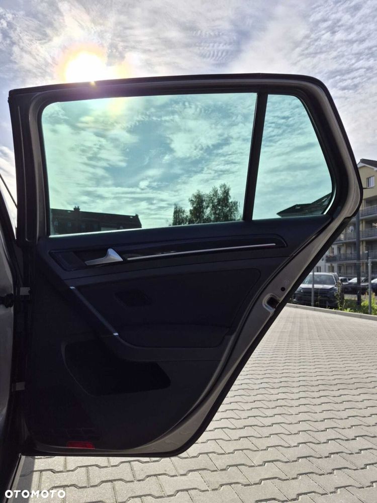 Volkswagen Golf - 24