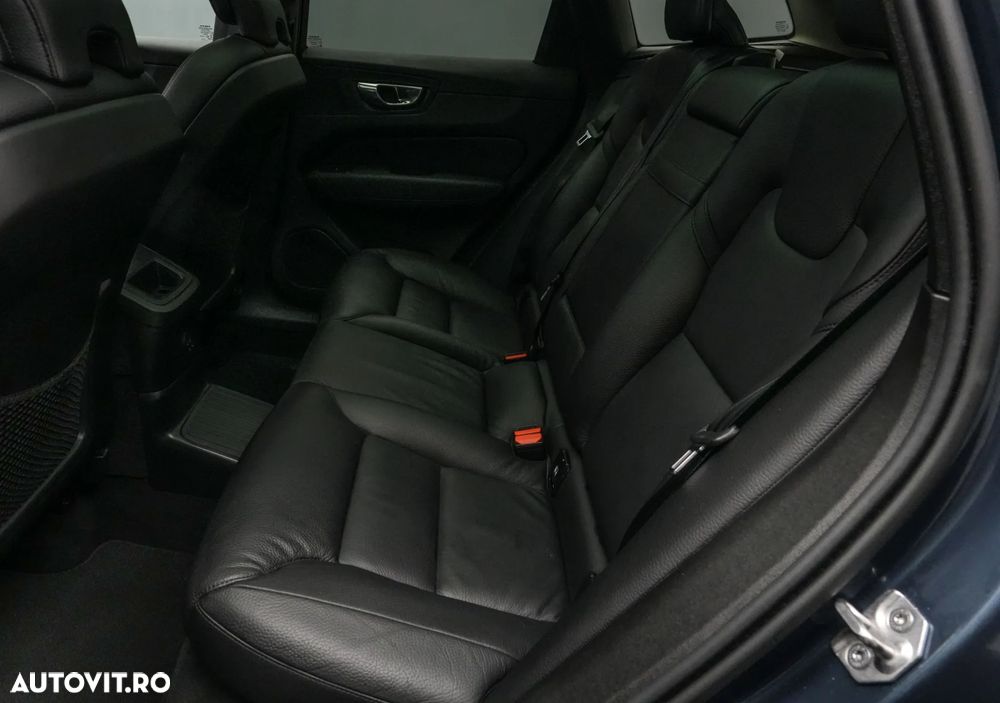 Volvo XC 60 T8 Twin Engine AWD Momentum Pro - 16