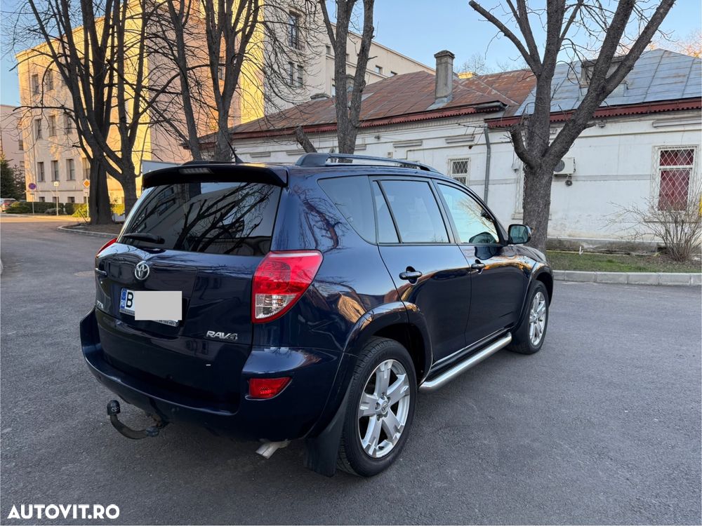 Toyota RAV4 2.2 D-4D Luxury - 3