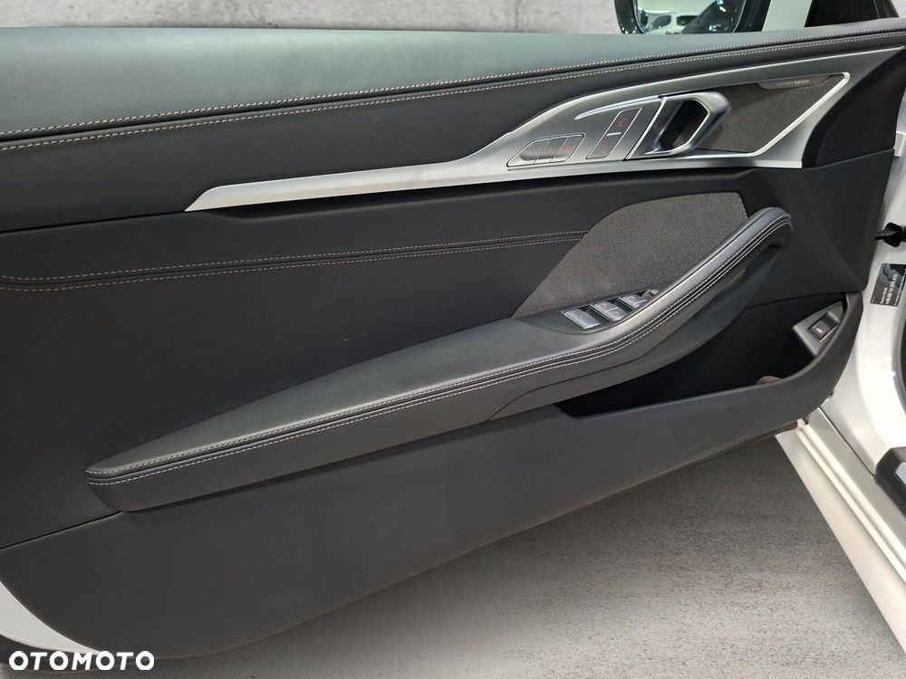 BMW Seria 8 840i - 11