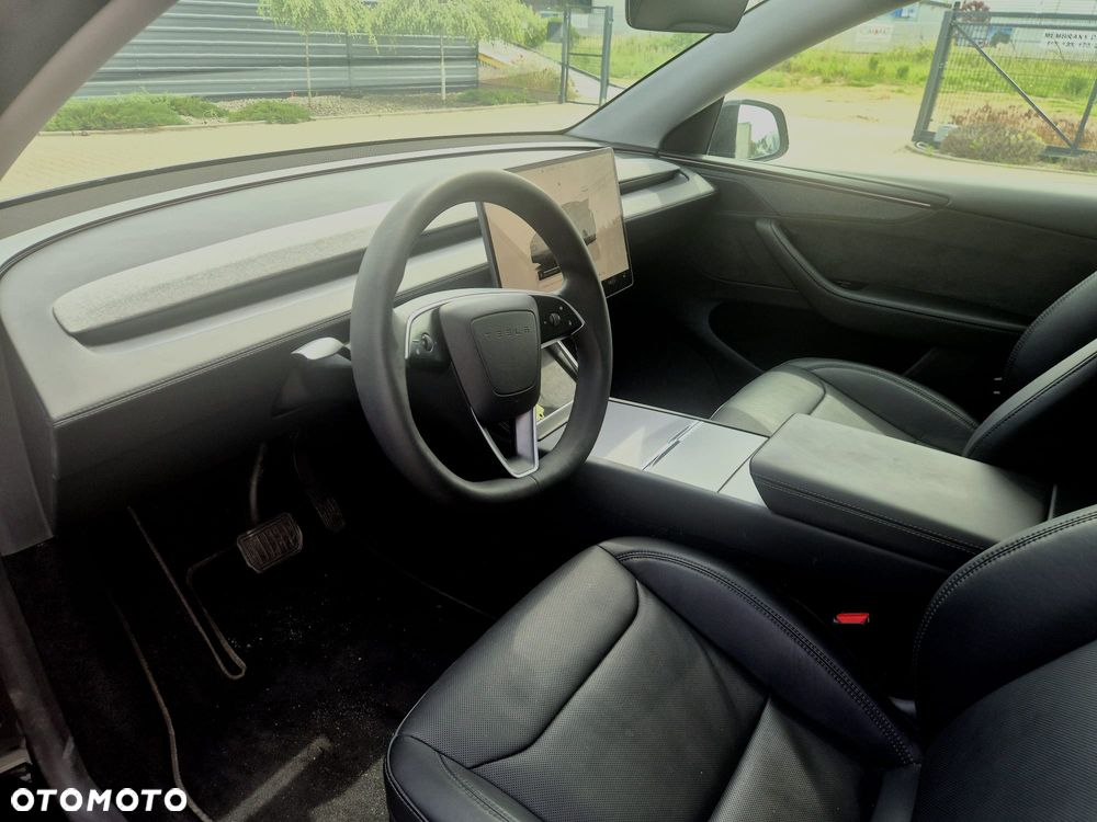 Tesla Model Y Long Range AWD - 7