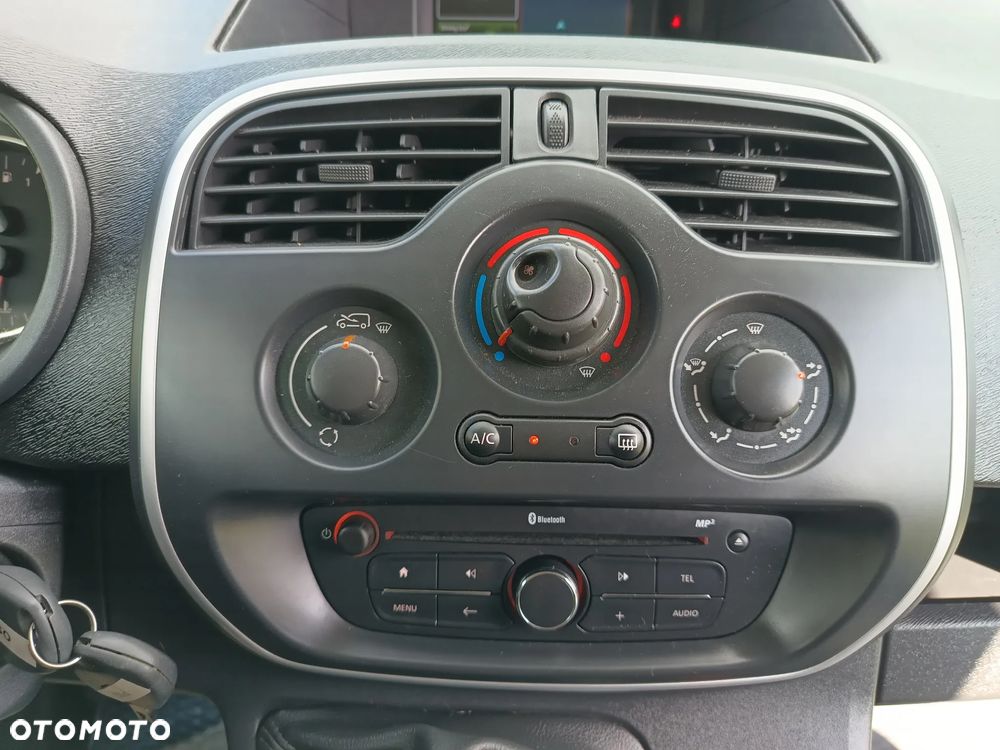 Renault Kangoo wersja MAXI LONG 1.5 diesel 110kM 2017 rok Bogate wyposażenie- WEBASTO, navigacja NISKI PRZEBIEG-142 tyś. SPRAWNY 100% ZAREJESTROWANY!! - 33