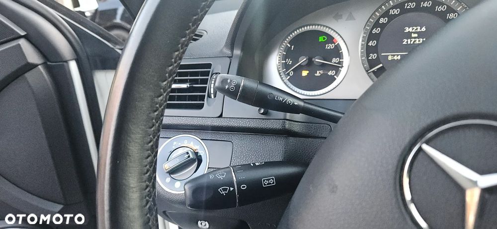 Mercedes-Benz Klasa C 180 BlueEFFICIENCY 7G-TRONIC Avantgarde - 34