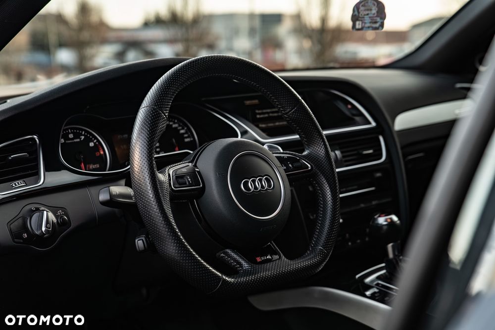 Audi RS4 Avant Avant S tronic - 14