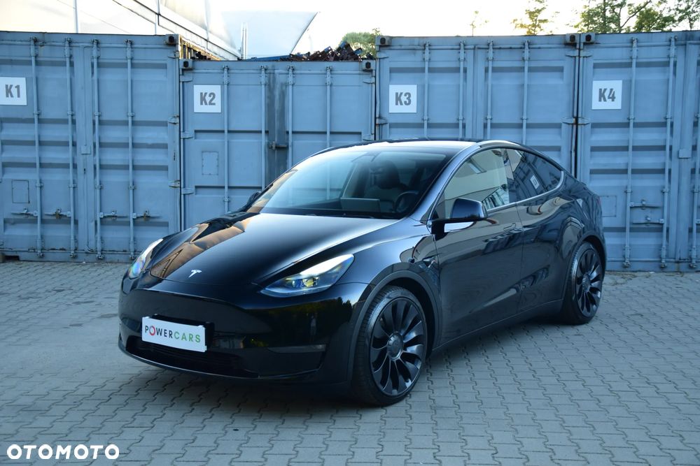 Tesla Model Y - 8