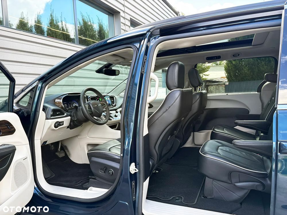 Chrysler Pacifica - 13