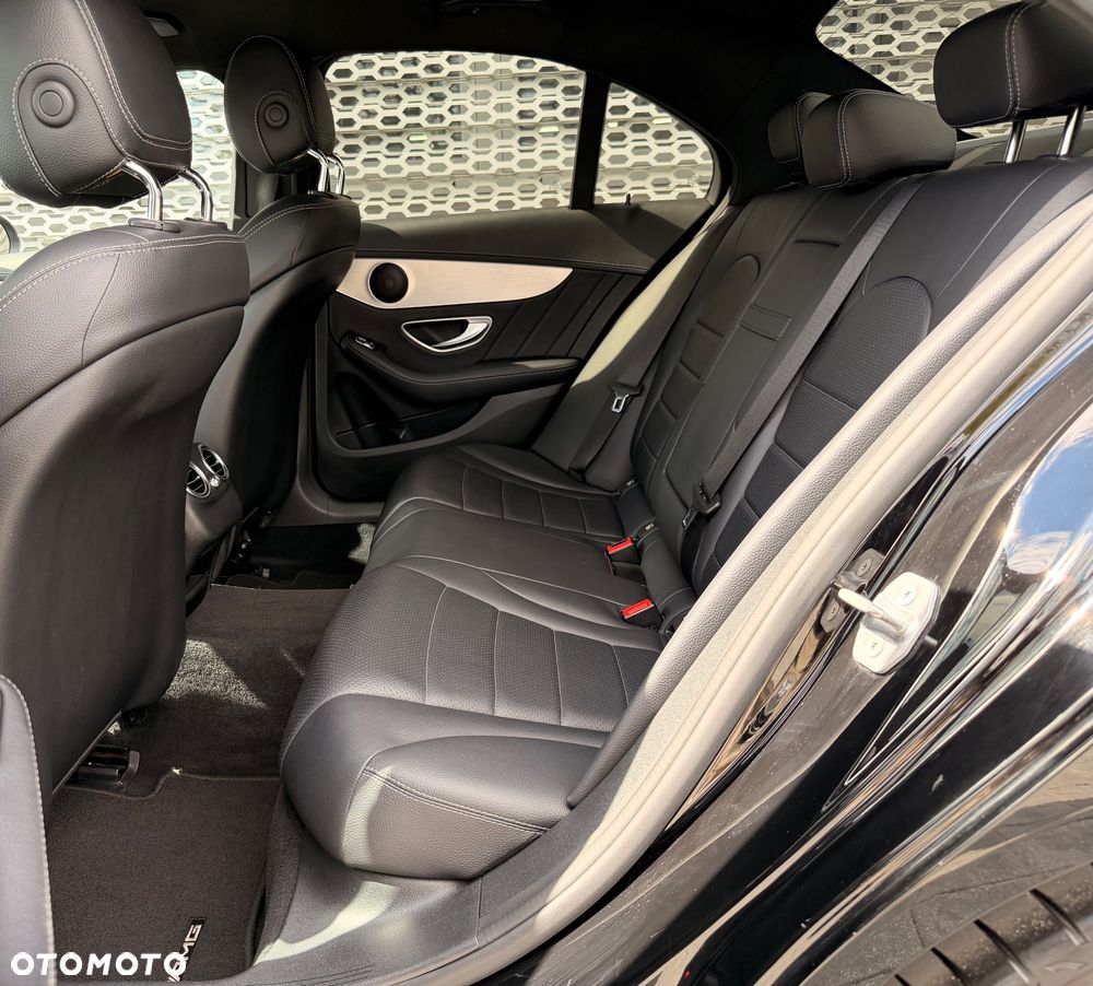 Mercedes-Benz Klasa C 200 4-Matic 9G-TRONIC - 12