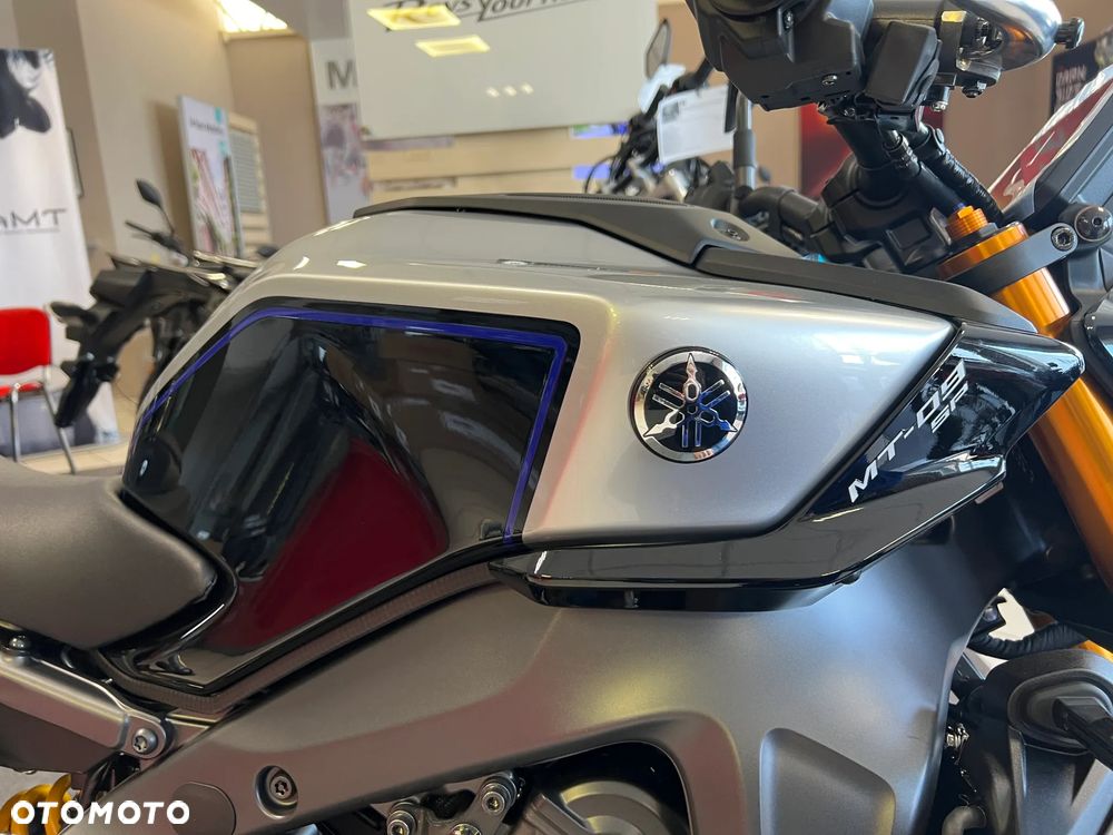 Yamaha MT - 8