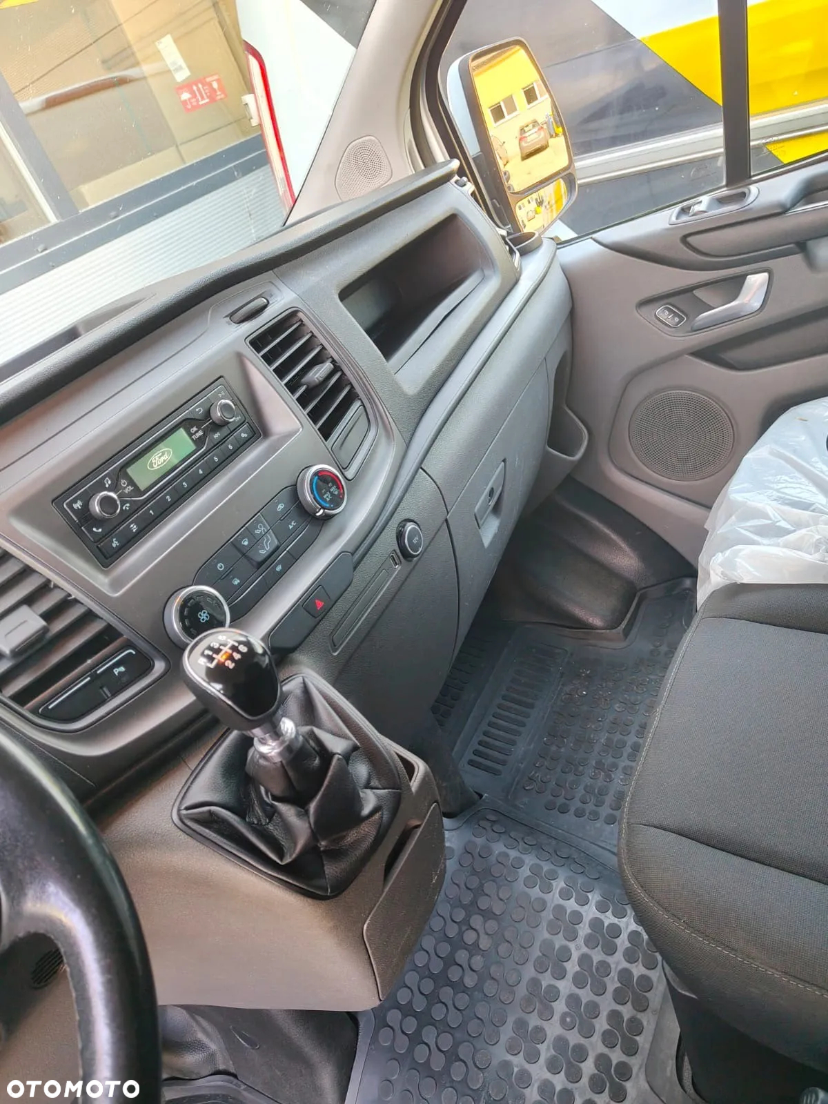 Ford TRANSIT CUSTOM - 3
