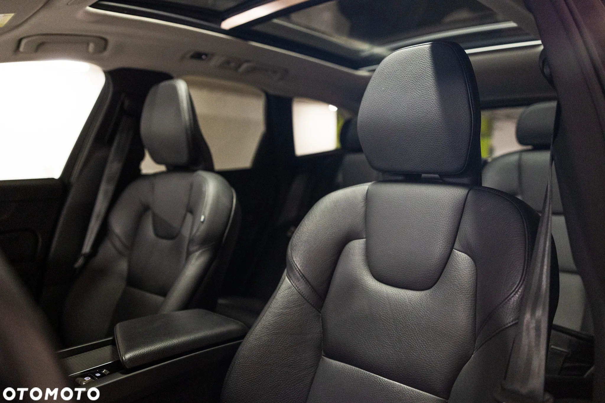 Volvo XC 60 B5 B AWD Ultimate Black Edition - 23