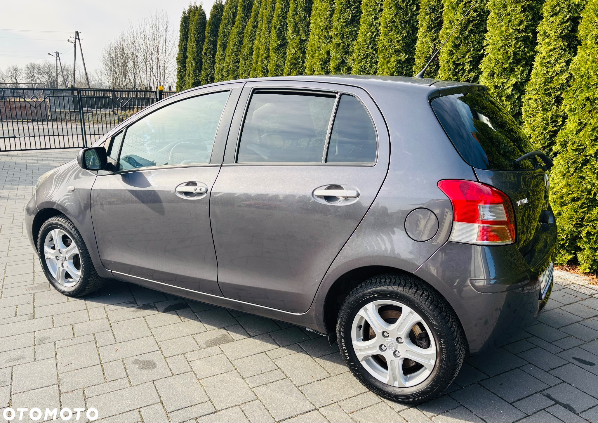 Toyota Yaris 1.33 VVT-i Executive - 10