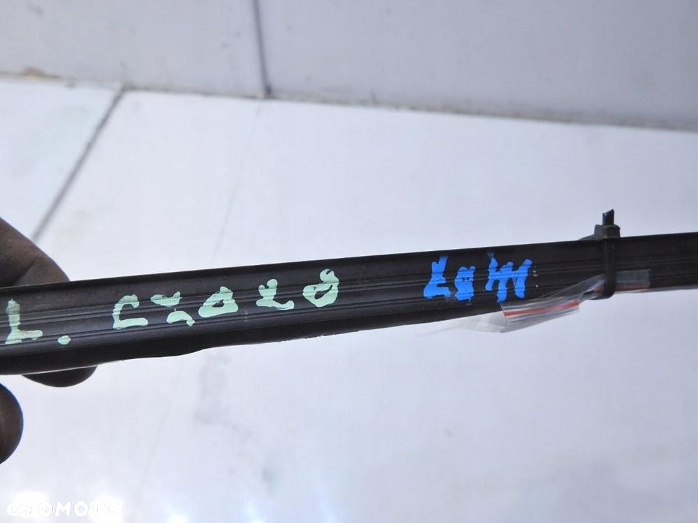 LISTWA SZYBY CZOŁOWEJ LEWA AUDI A4 B7 8E0854327E - 2