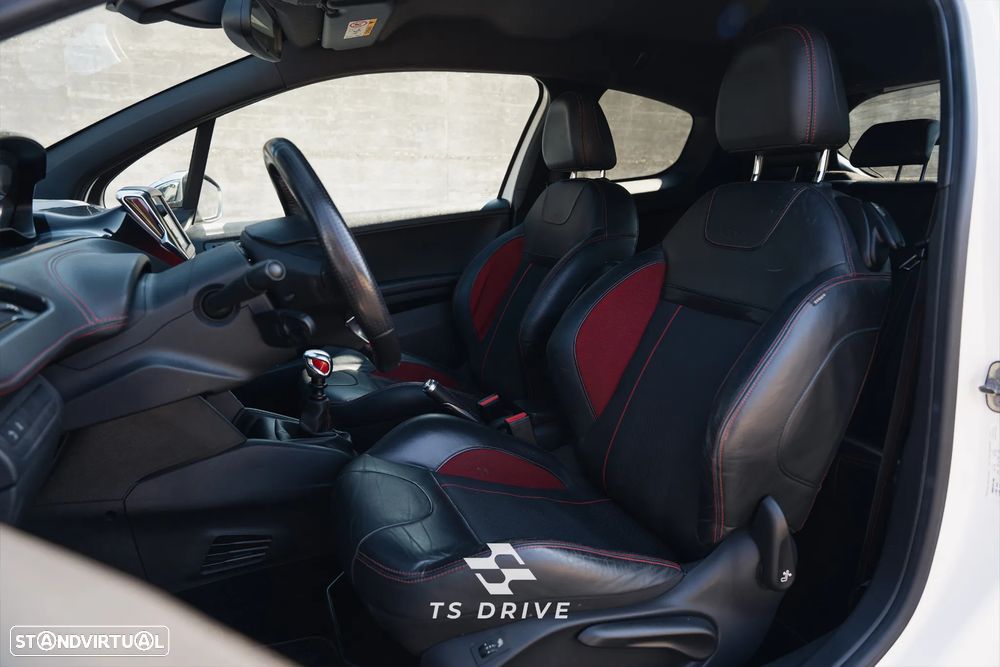 Peugeot 208 GTI 200 THP - 8