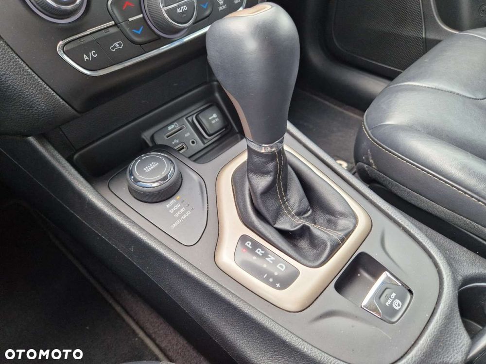 Jeep Cherokee 3.2 V6 Active Drive I Limited - 17