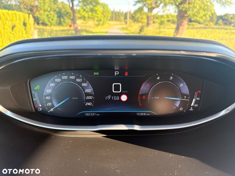 Peugeot 5008 1.6 BlueHDI Allure S&S EAT6 - 22