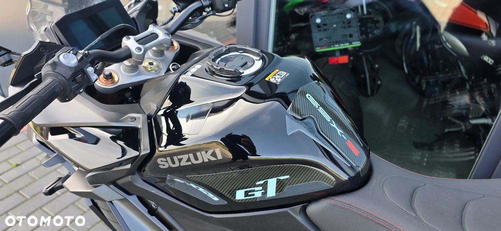 Suzuki GSX - 36