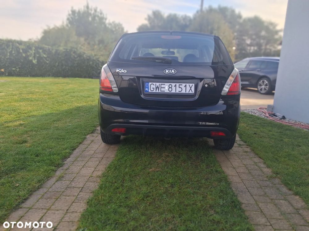 Kia Rio - 4