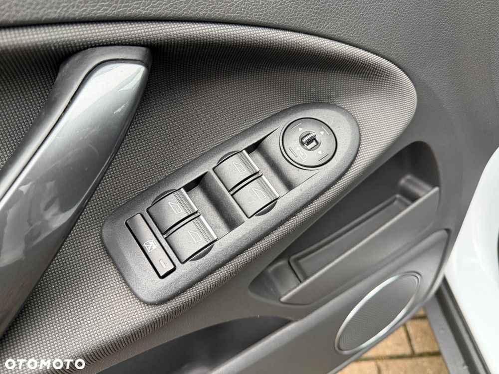 Ford Kuga 2.0 TDCi 2x4 Titanium - 20