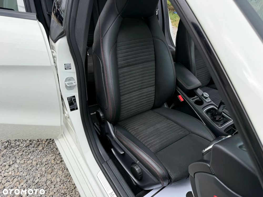 Mercedes-Benz CLA 180 AMG Line - 24