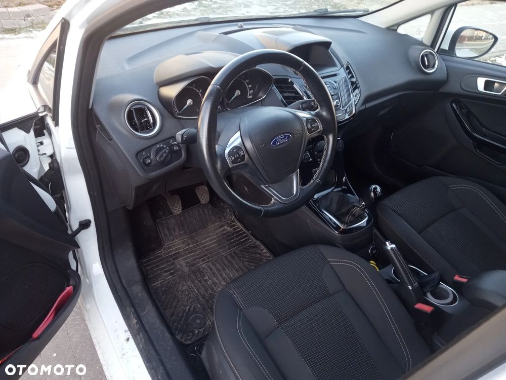 Ford Fiesta 1.0 EcoBoost S&S TITANIUM - 8