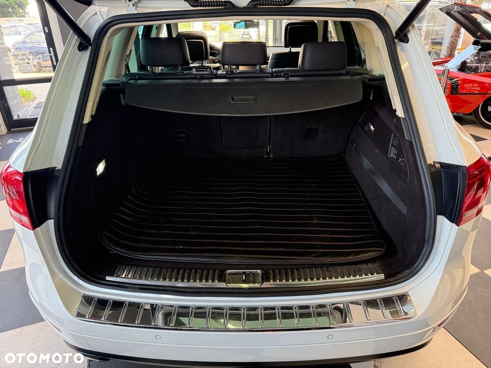 Volkswagen Touareg - 11