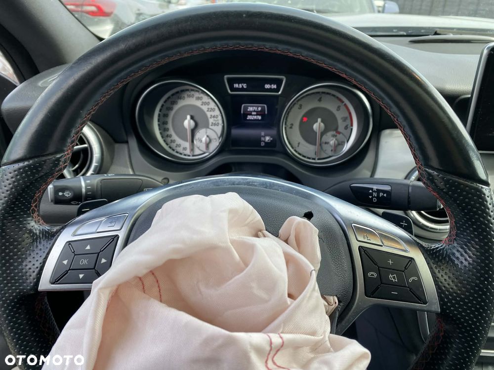 Mercedes-Benz CLA 220 CDI 7G-DCT AMG Line - 17