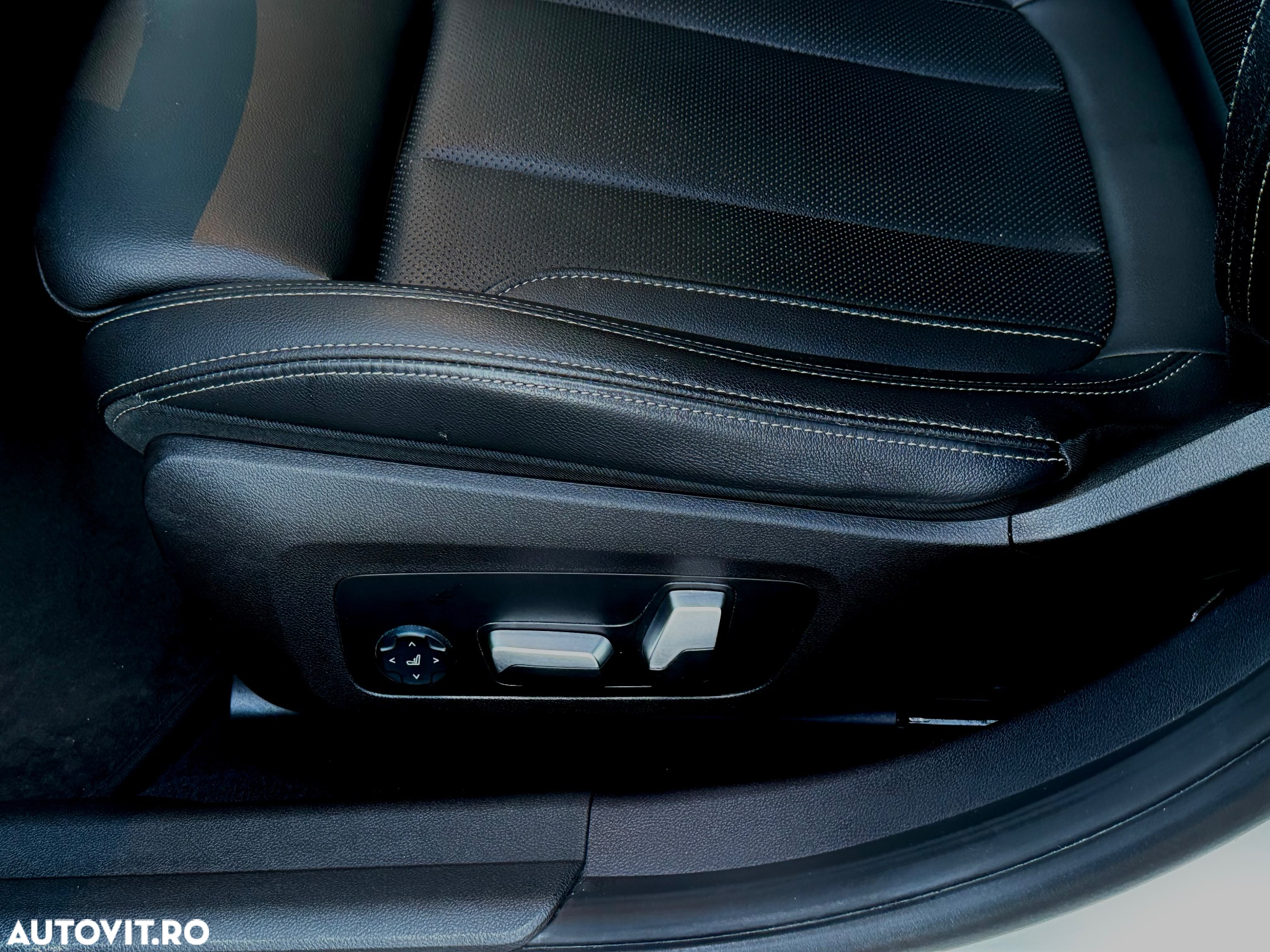 BMW Seria 3 330i xDrive AT - 10