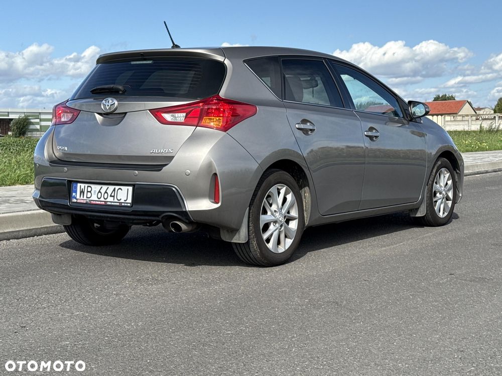 Toyota Auris 1.6 Premium Comfort MS - 6