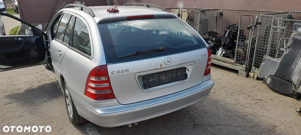 MERCEDES W203 S203 C220 zderzak tylny  775