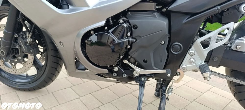 Suzuki GSX - 37