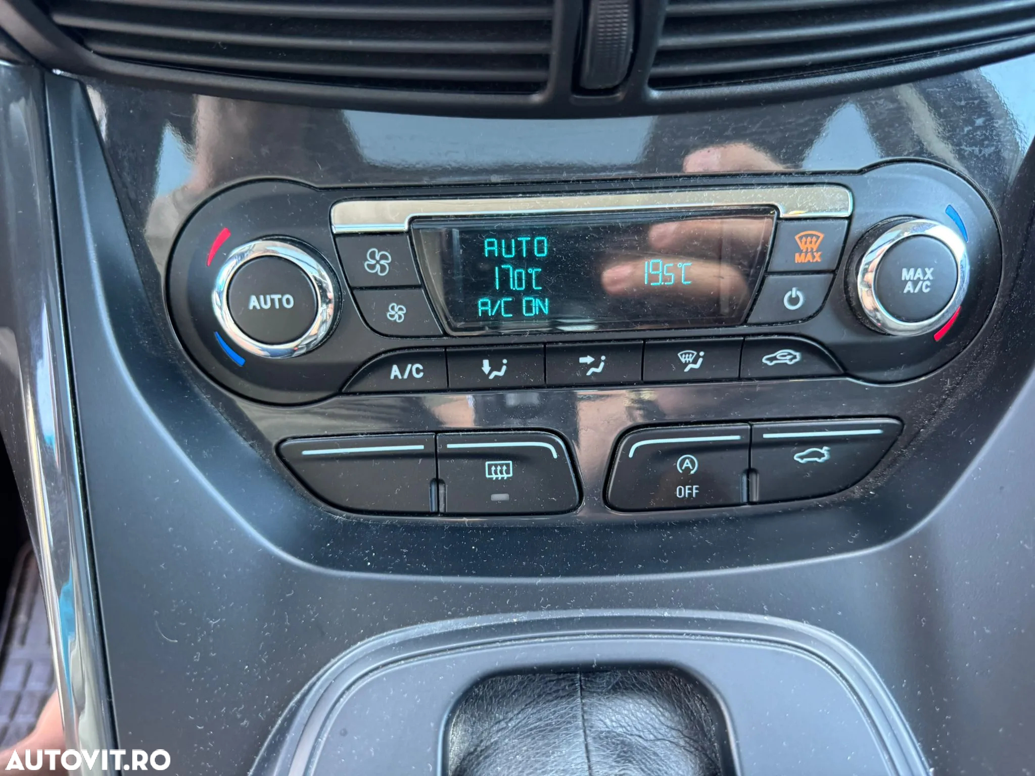 Ford Kuga 2.0 TDCi 4WD Powershift Titanium - 10
