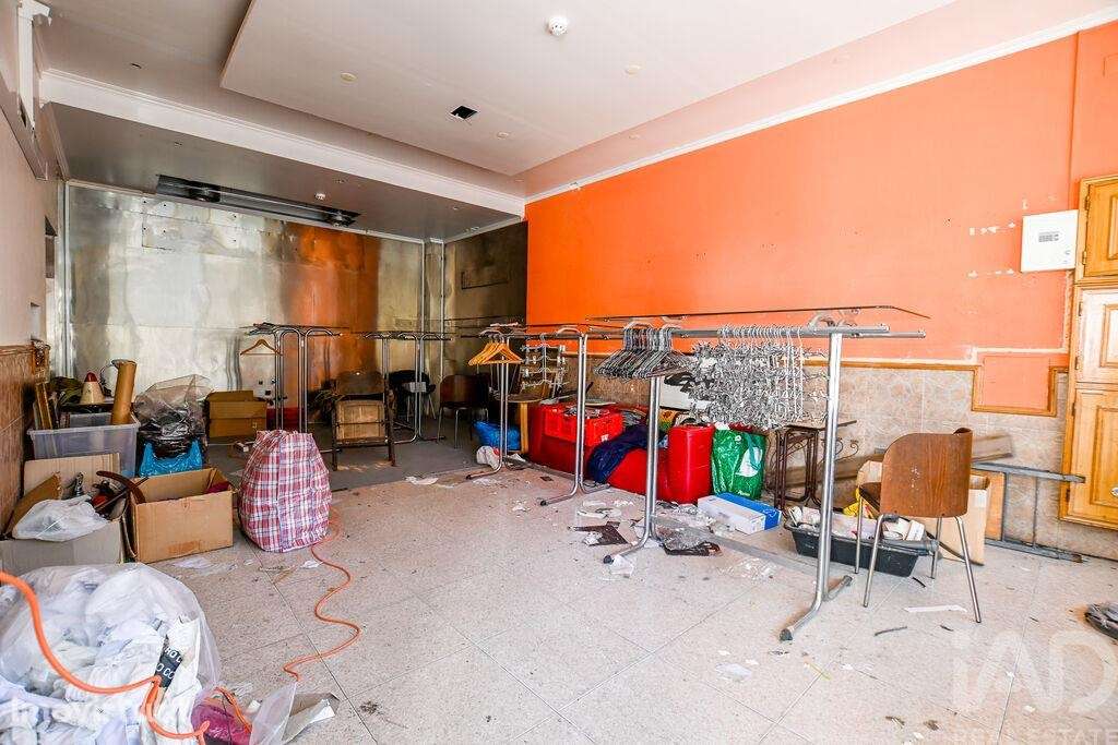 Loja / Estabelecimento Comercial T2 em Barcarena de 100,00 m2 - Grande imagem: 4/23