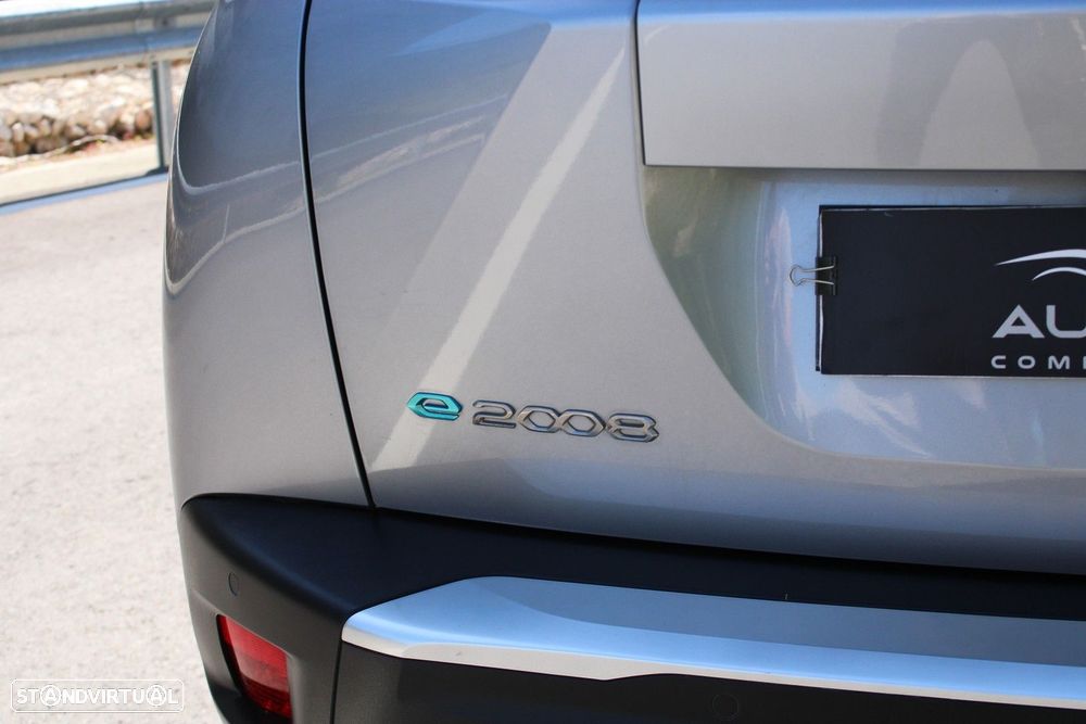 Peugeot e-2008 Allure - 19