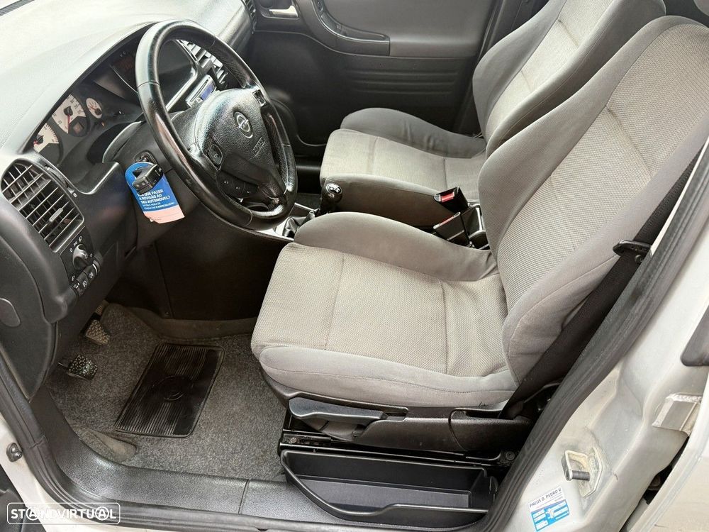 Opel Zafira - 25