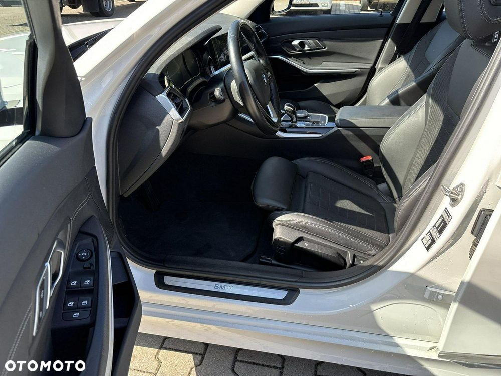 BMW Seria 3 318i Sport Line - 11