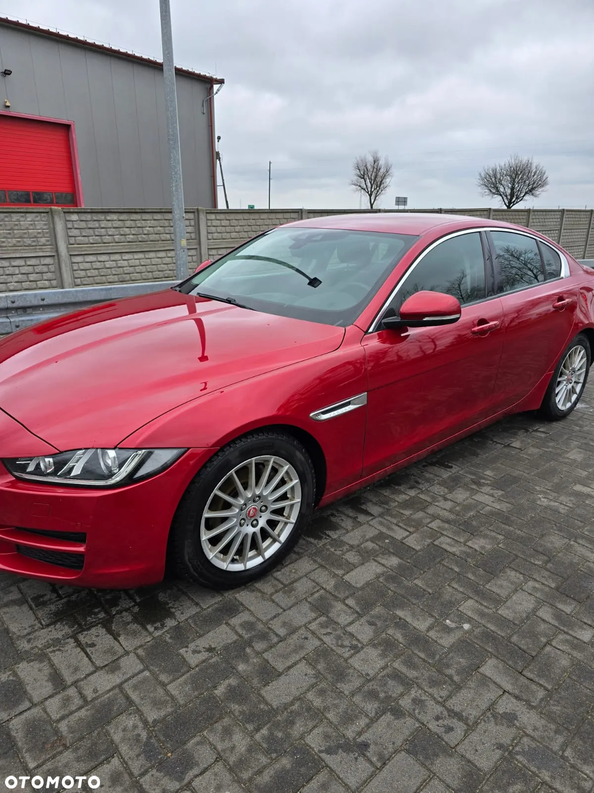 Jaguar XE 2.0 D Pure - 4