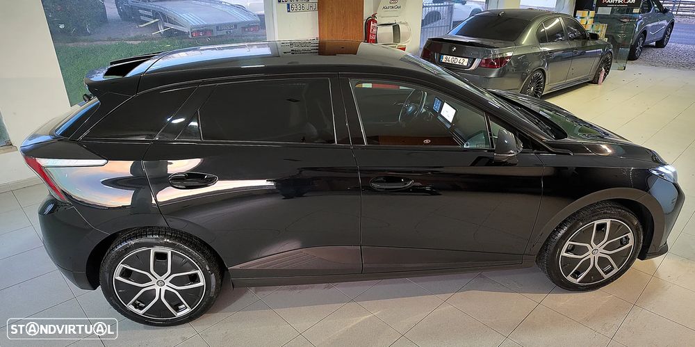 MG MG4 64 kWh Luxury - 10