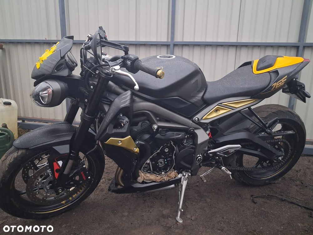 Triumph Street Triple - 26
