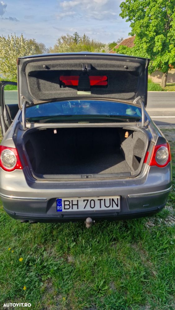 Volkswagen Passat 2.0 TDI Comfortline - 8