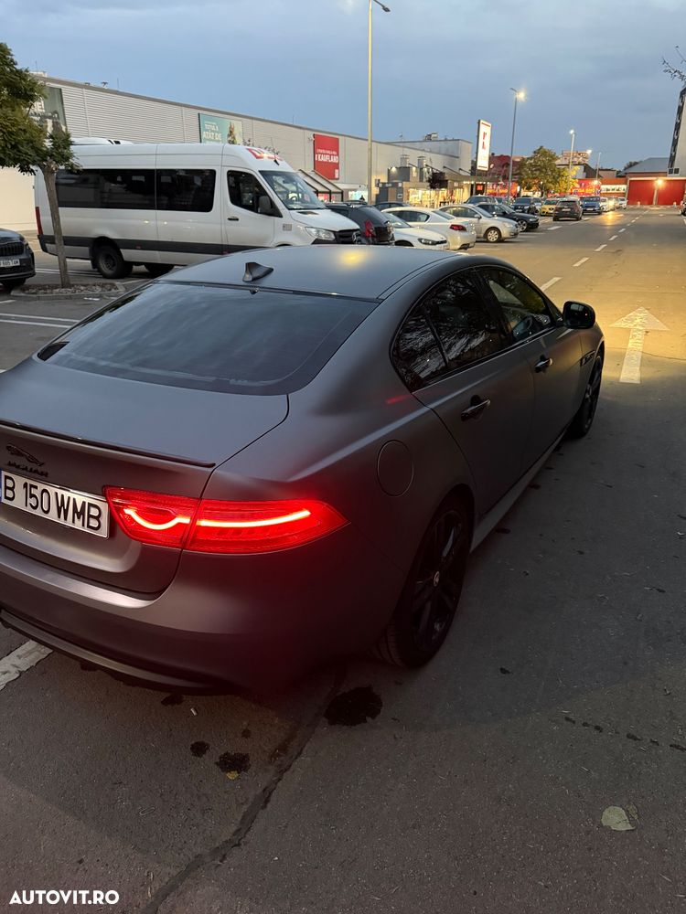 Jaguar XE 2.0 R-Sport - 6