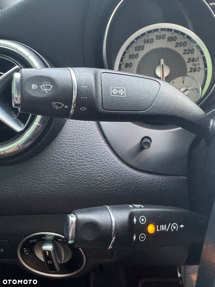 Mercedes-Benz CLA 200 7G-DCT AMG Line - 24