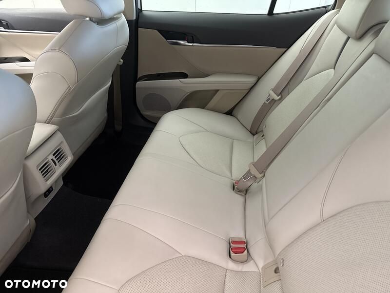 Toyota Camry 2.5 Hybrid Comfort CVT - 22