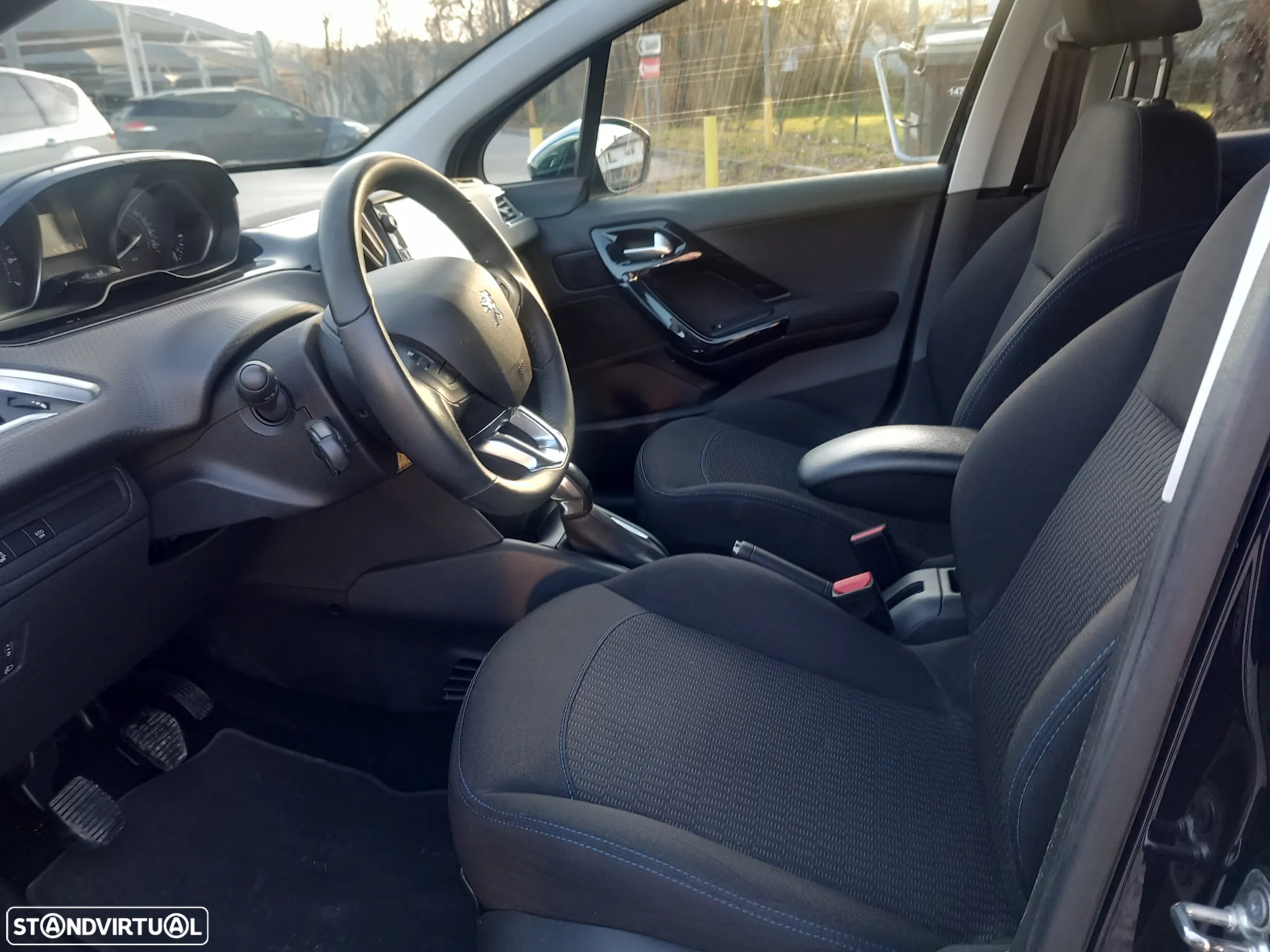 Peugeot 208 1.2 PureTech Allure - 13