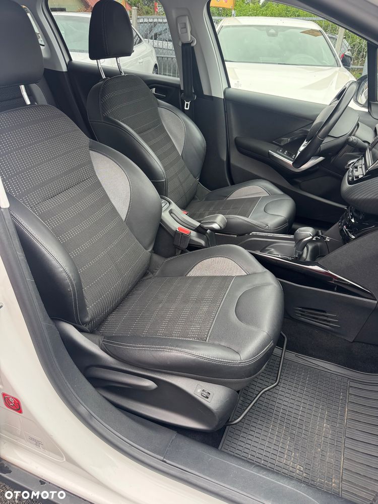 Peugeot 2008 1.2 Pure Tech Allure S&S EAT6 - 12